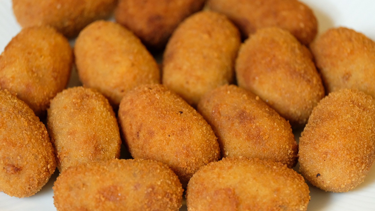 croquettes, meal, yummy-2795548.jpg